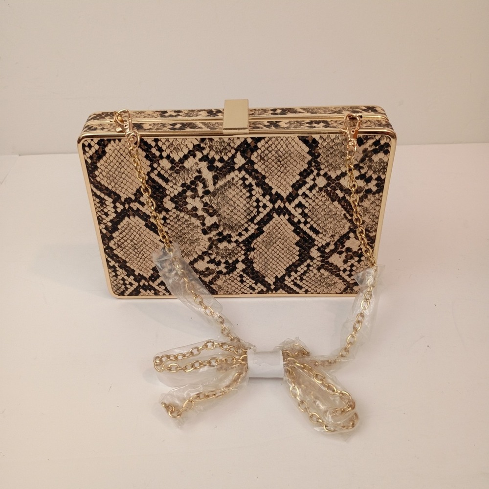Brand New Fashion Nova Snakeskin Design Clutch Purse Crossbody Gold Chain Strap